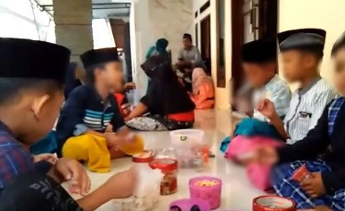 Anak Kecil Merokok yang Tidak Patut Dicontoh